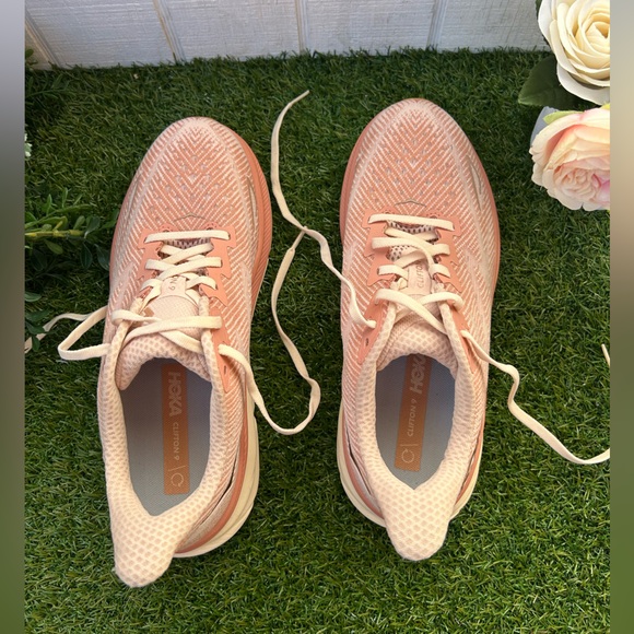 Hoka One One
Women's Clifton 9
Sneakers in
Sandstone/Cream 9B new - Picture 14 of 16